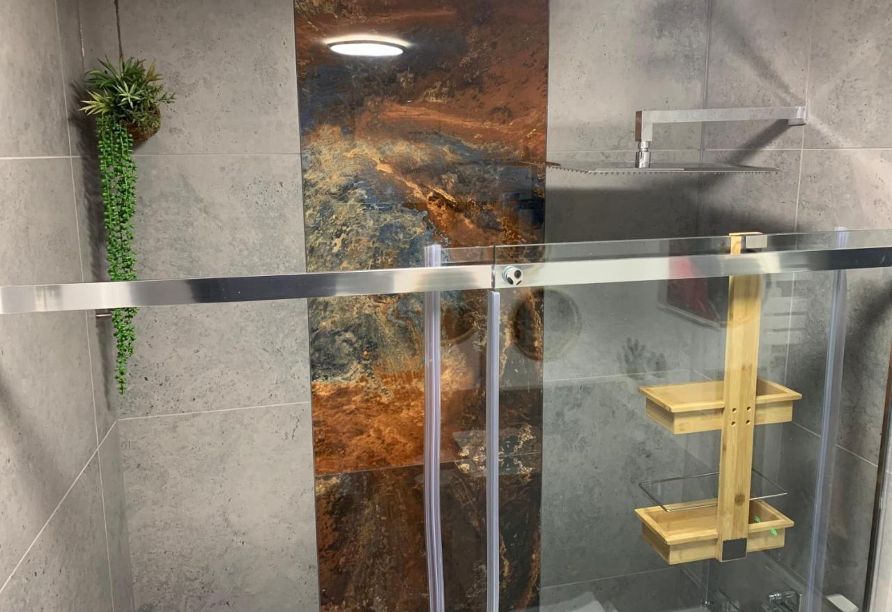 ורשה Metro Trocka Apartment מראה חיצוני תמונה