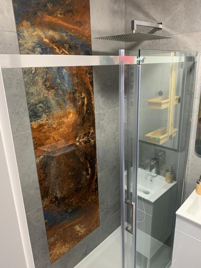 ורשה Metro Trocka Apartment מראה חיצוני תמונה