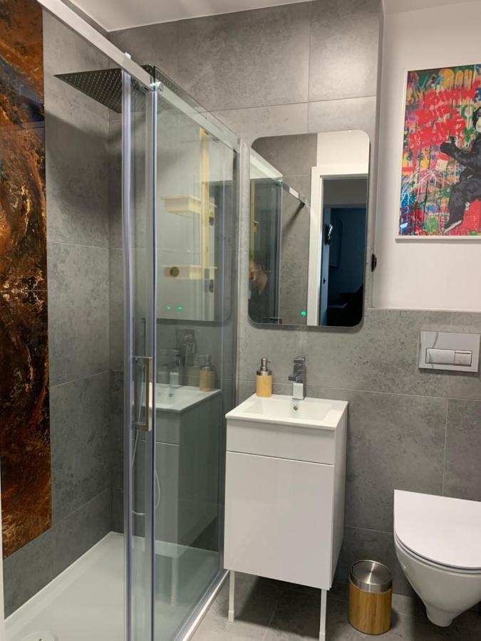 ורשה Metro Trocka Apartment מראה חיצוני תמונה