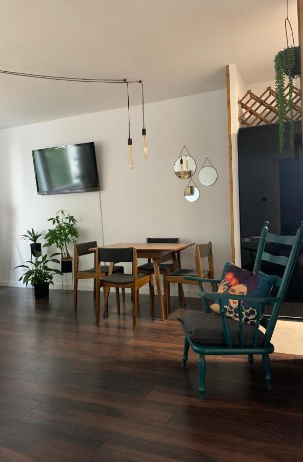 ורשה Metro Trocka Apartment מראה חיצוני תמונה